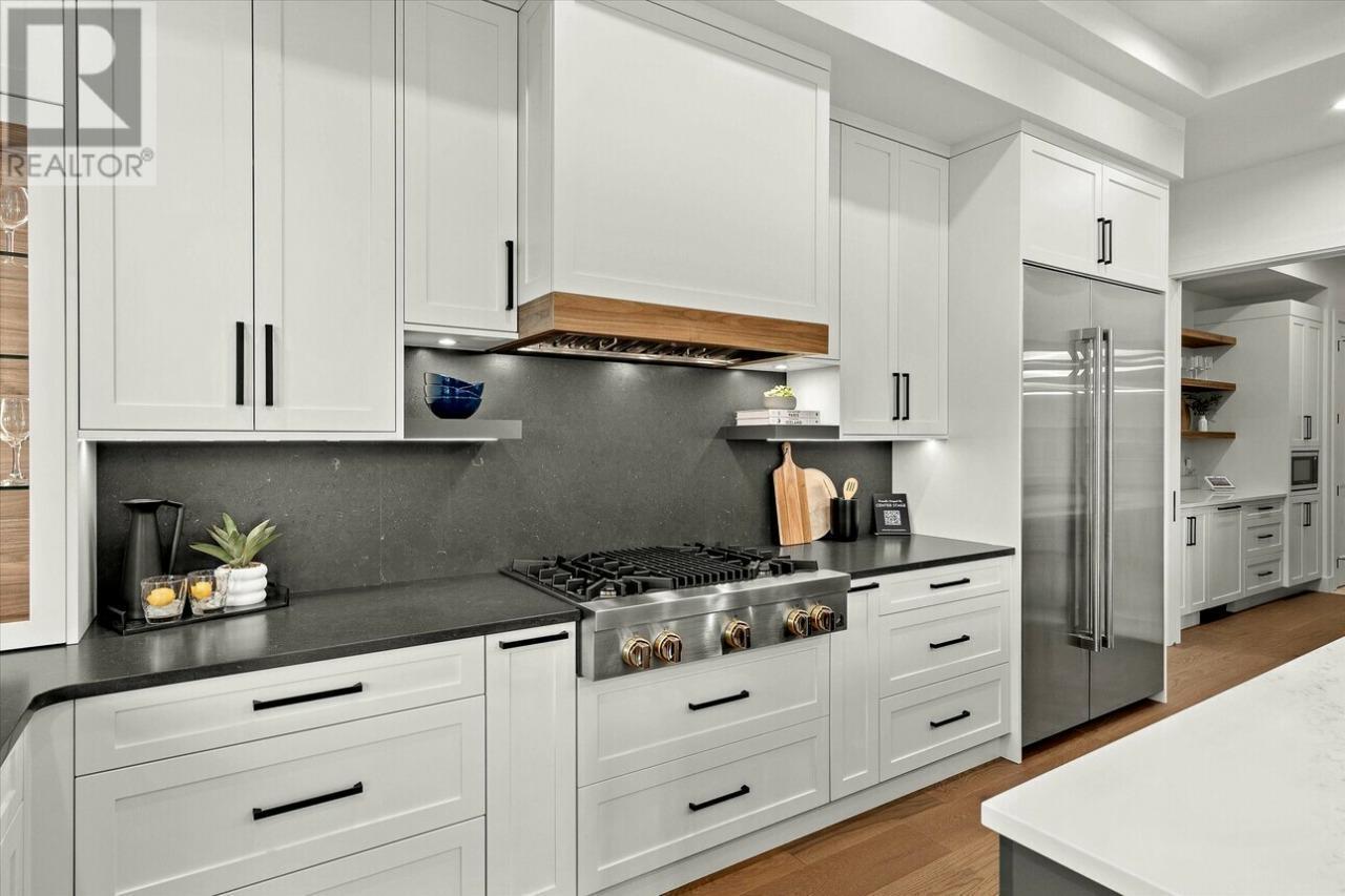 124 Wildsong Crescent W, Vernon, BC - Indoor Photo Showing Kitchen With Upgraded Kitchen