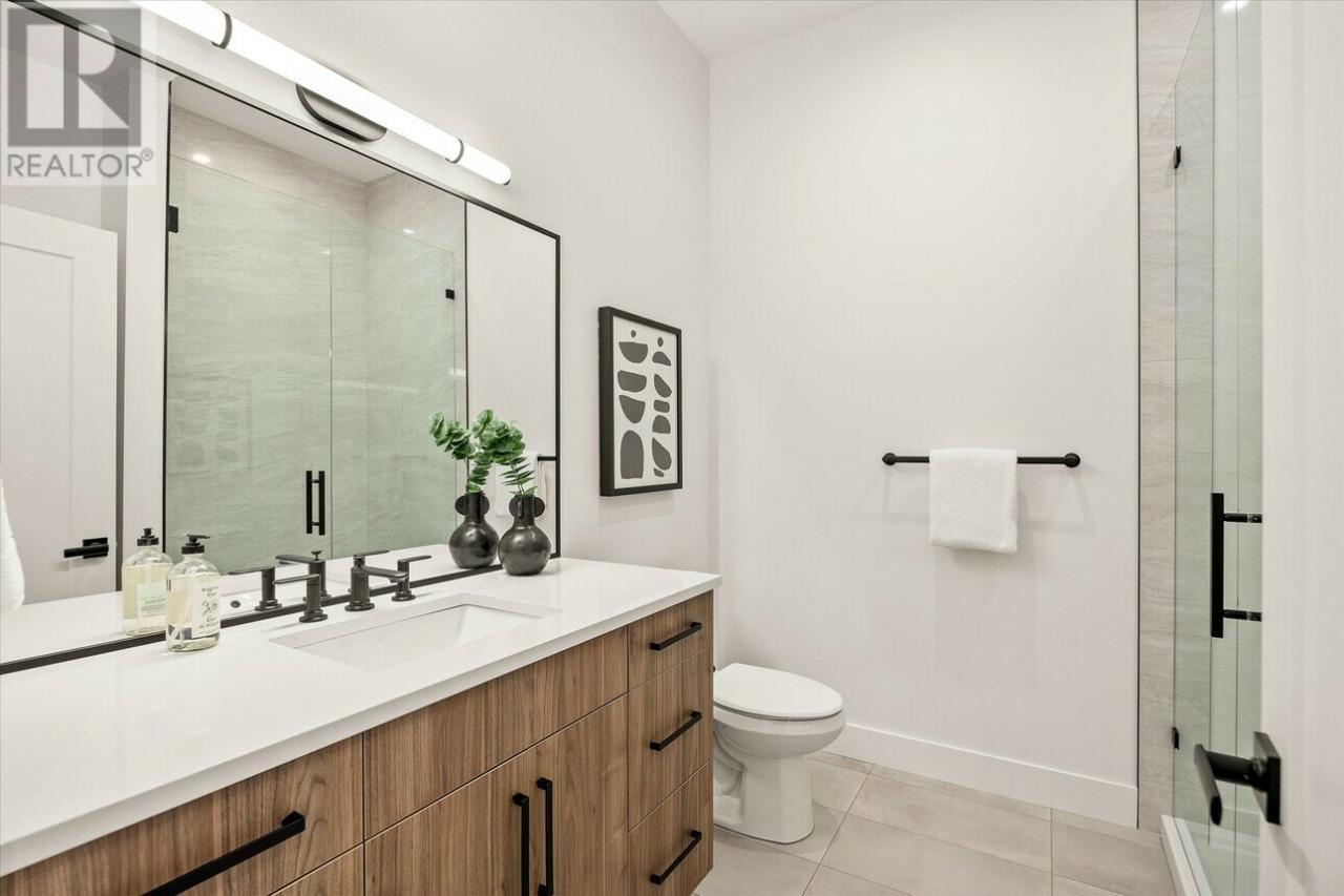 124 Wildsong Crescent W, Vernon, BC - Indoor Photo Showing Bathroom