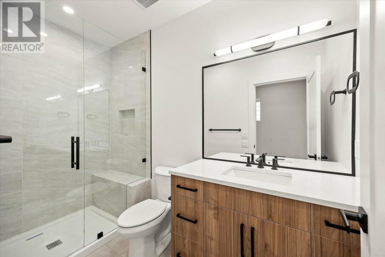 124 Wildsong Crescent W, Vernon, BC - Indoor Photo Showing Bathroom