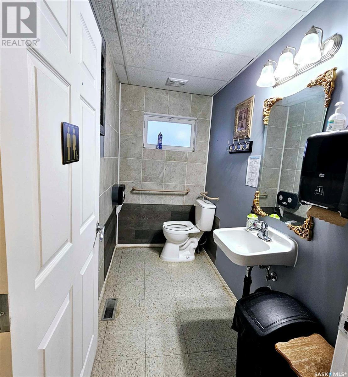 702 Main Street, Broadview, SK