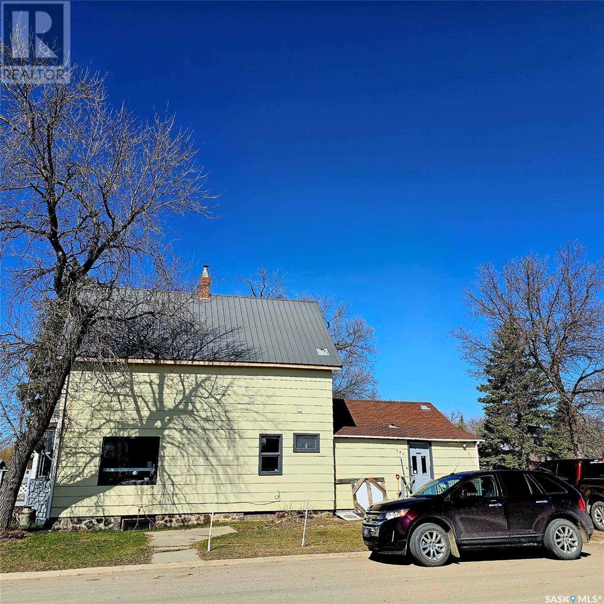 702 Main Street, Broadview, SK