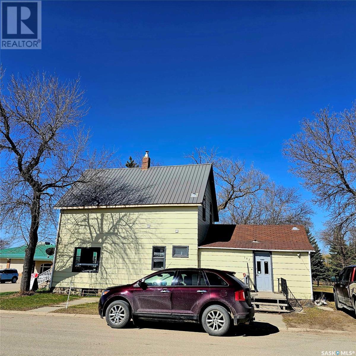702 Main Street, Broadview, SK