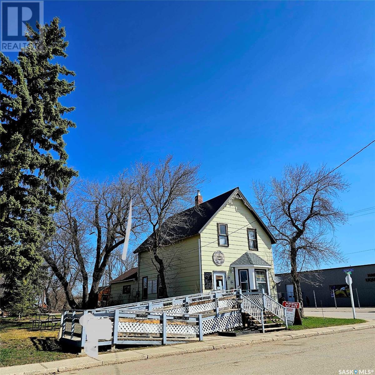 702 Main Street, Broadview, SK