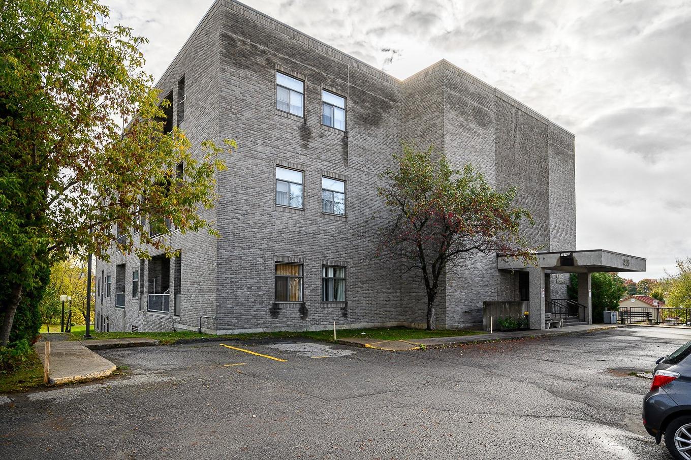 Façade - 310-305 Rue Laviolette, Saint-Jérôme, QC - Outdoor