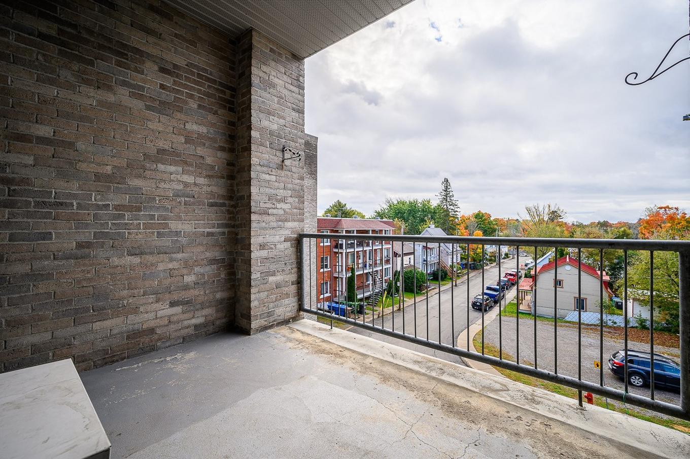 Terrasse - 310-305 Rue Laviolette, Saint-Jérôme, QC - Outdoor With Exterior