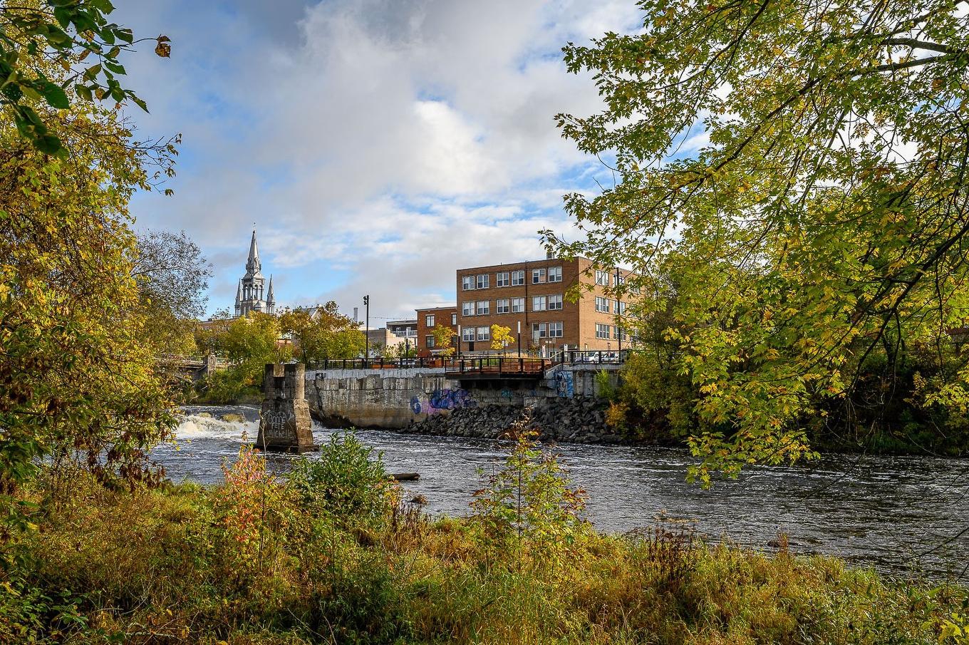 Vue sur l'eau - 310-305 Rue Laviolette, Saint-Jérôme, QC - Outdoor With View