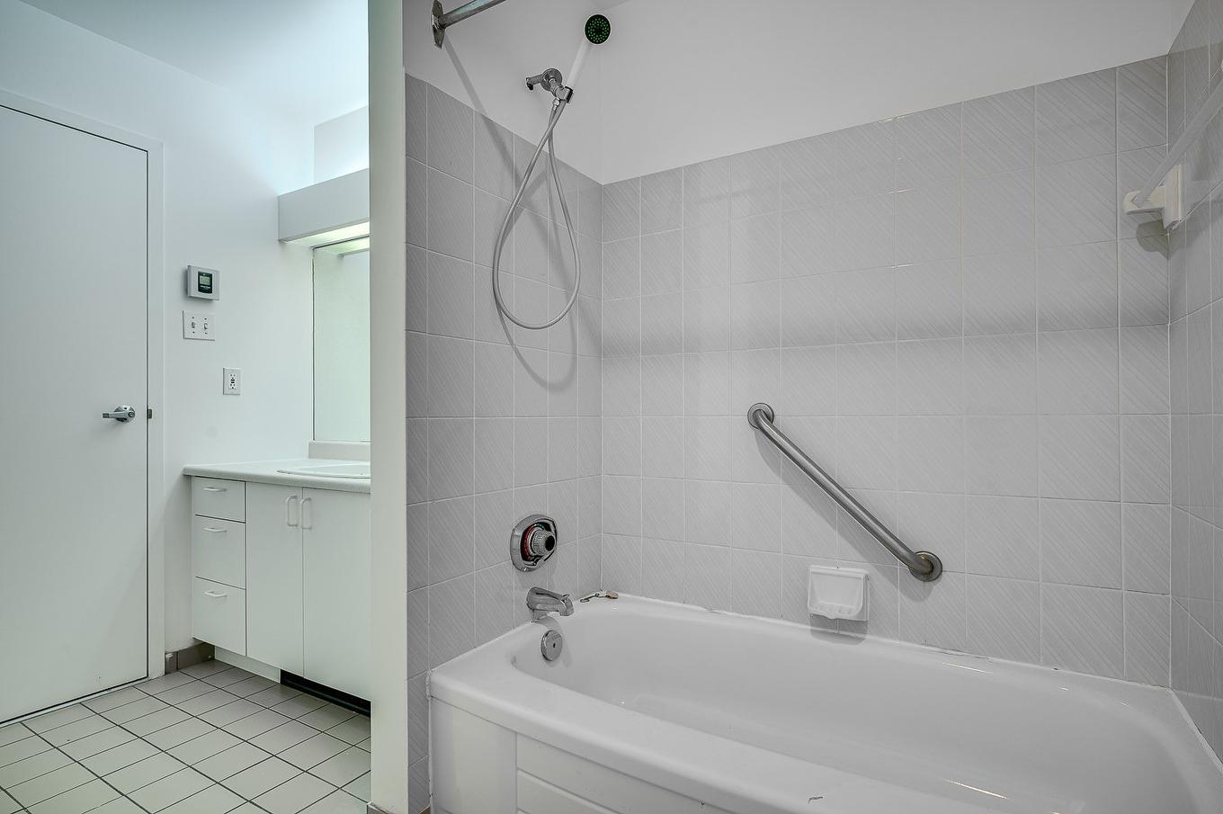 Salle de bains - 310-305 Rue Laviolette, Saint-Jérôme, QC - Indoor Photo Showing Bathroom