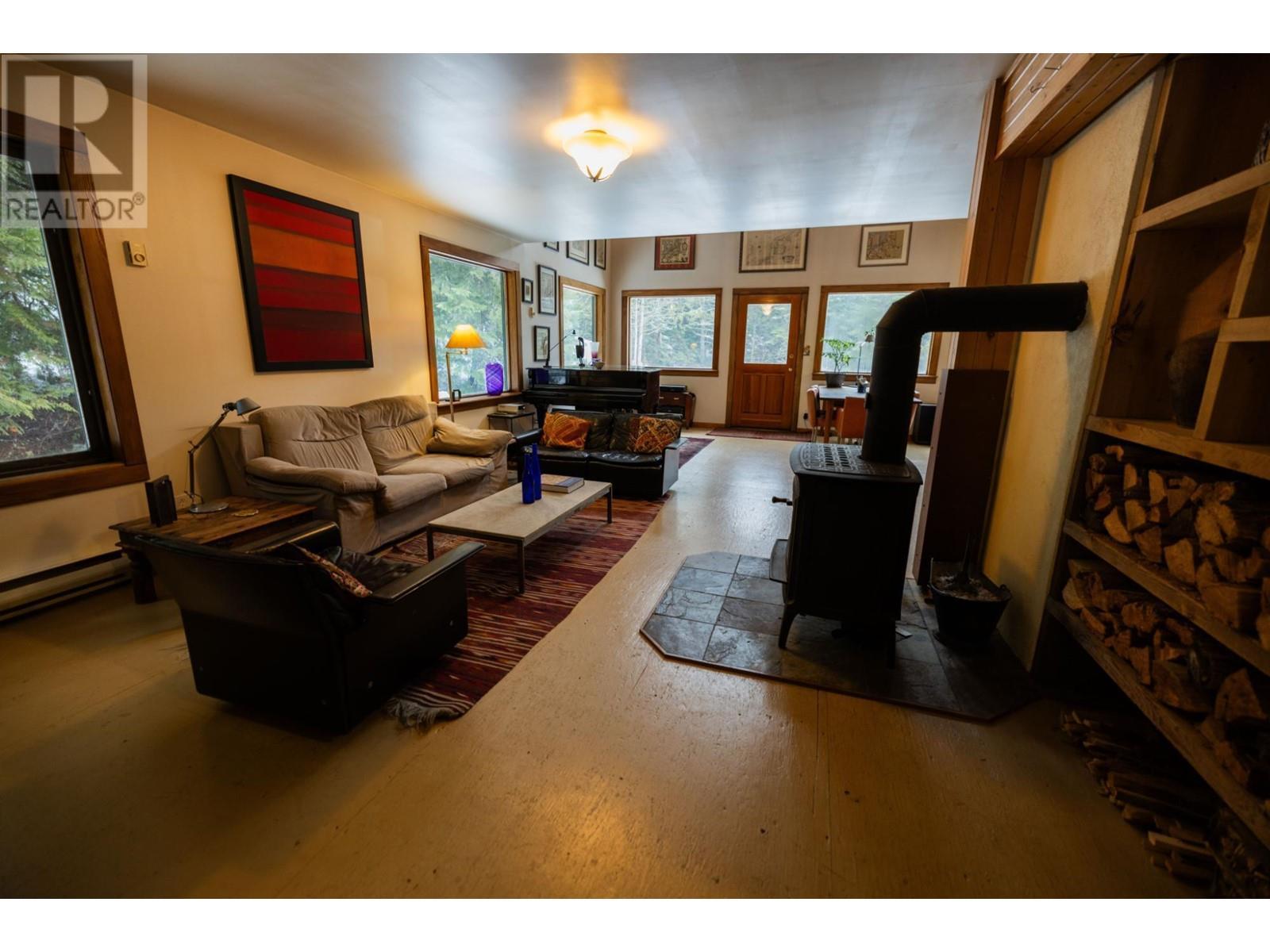 6225 Porto Rico Ymir Road, Ymir, BC - Indoor