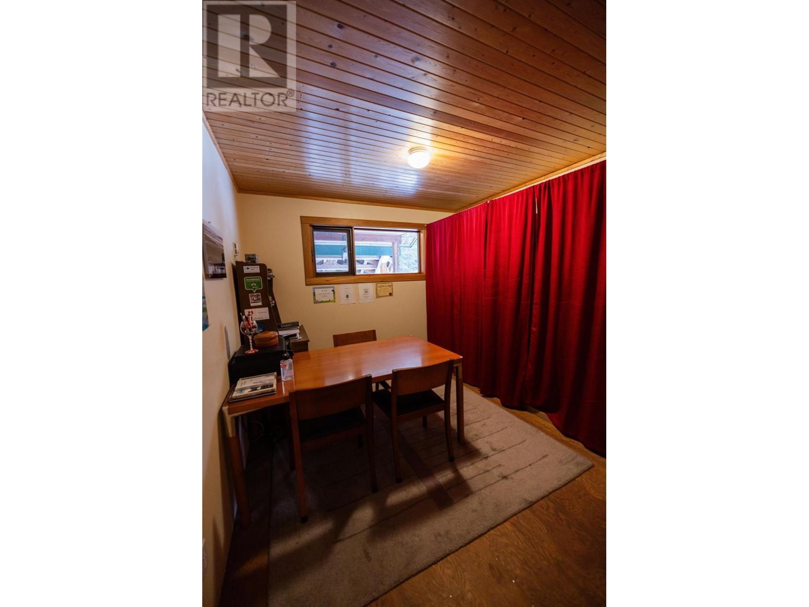 6225 Porto Rico Ymir Road, Ymir, BC - Indoor