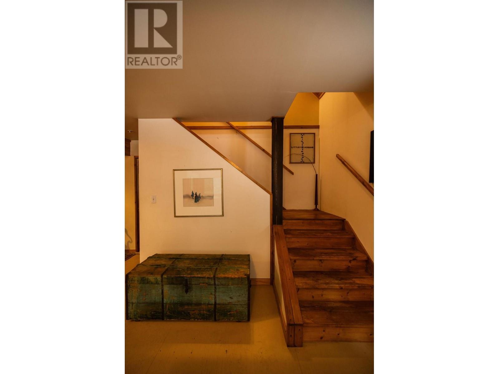 6225 Porto Rico Ymir Road, Ymir, BC - Indoor Photo Showing Other Room