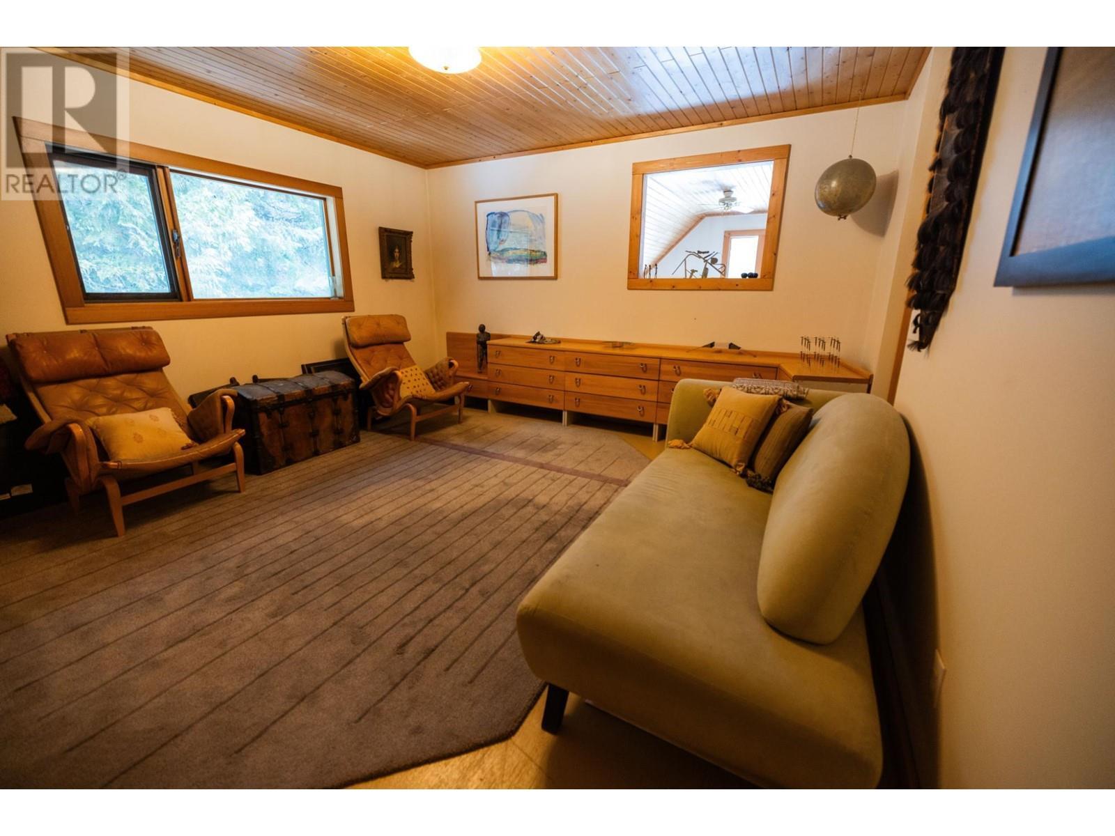 6225 Porto Rico Ymir Road, Ymir, BC - Indoor