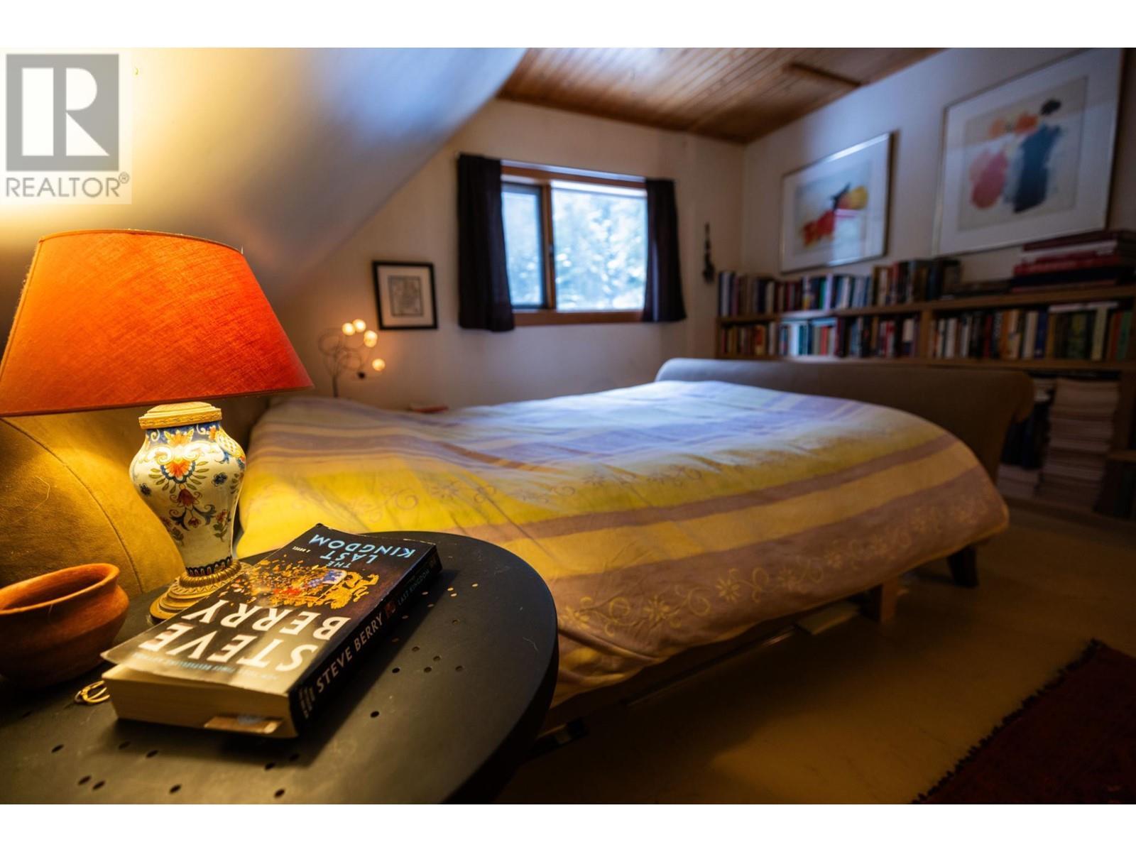 6225 Porto Rico Ymir Road, Ymir, BC - Indoor Photo Showing Bedroom