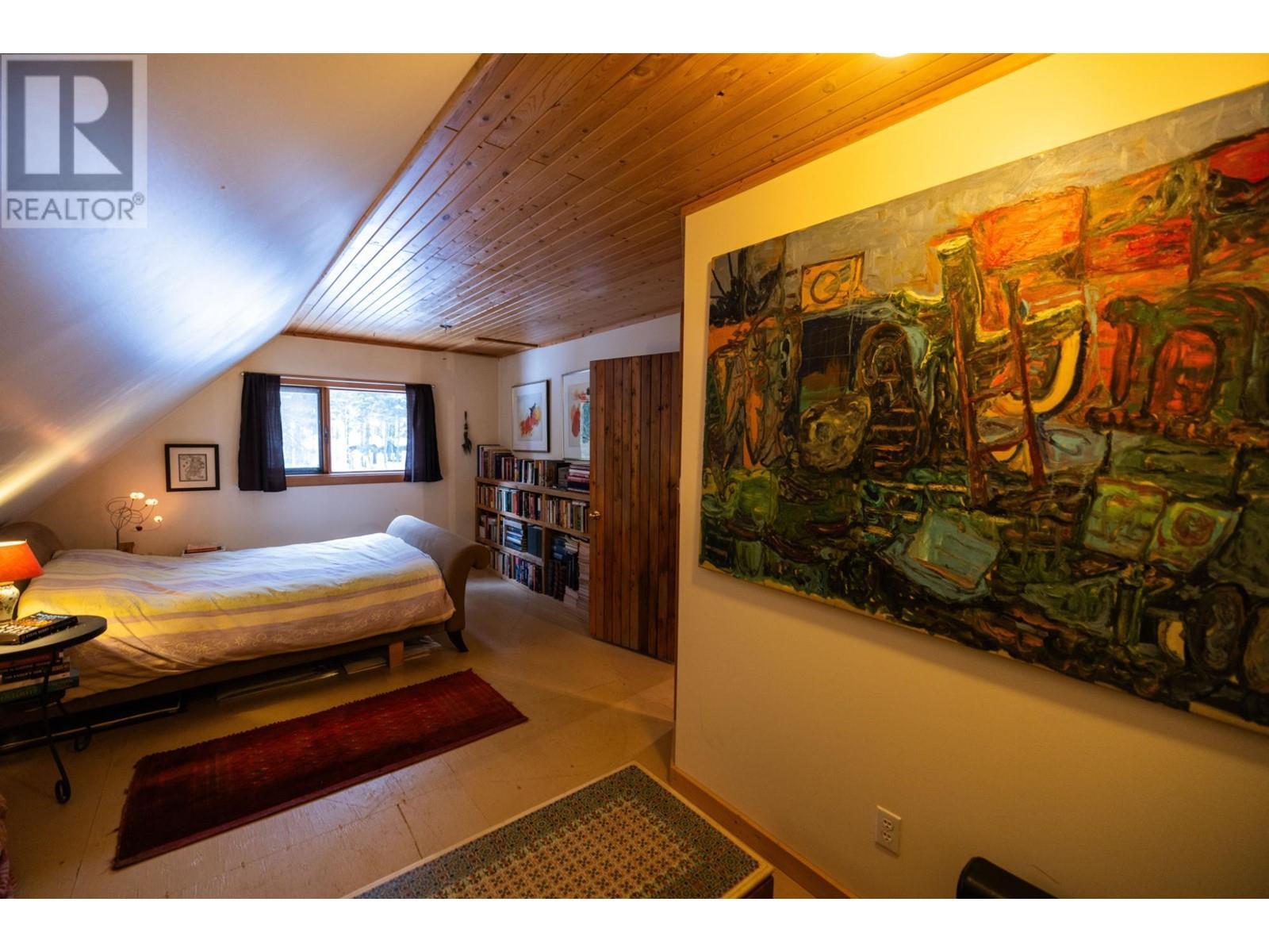 6225 Porto Rico Ymir Road, Ymir, BC - Indoor Photo Showing Bedroom