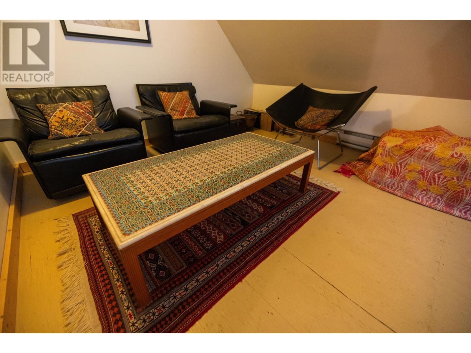 6225 Porto Rico Ymir Road, Ymir, BC - Indoor