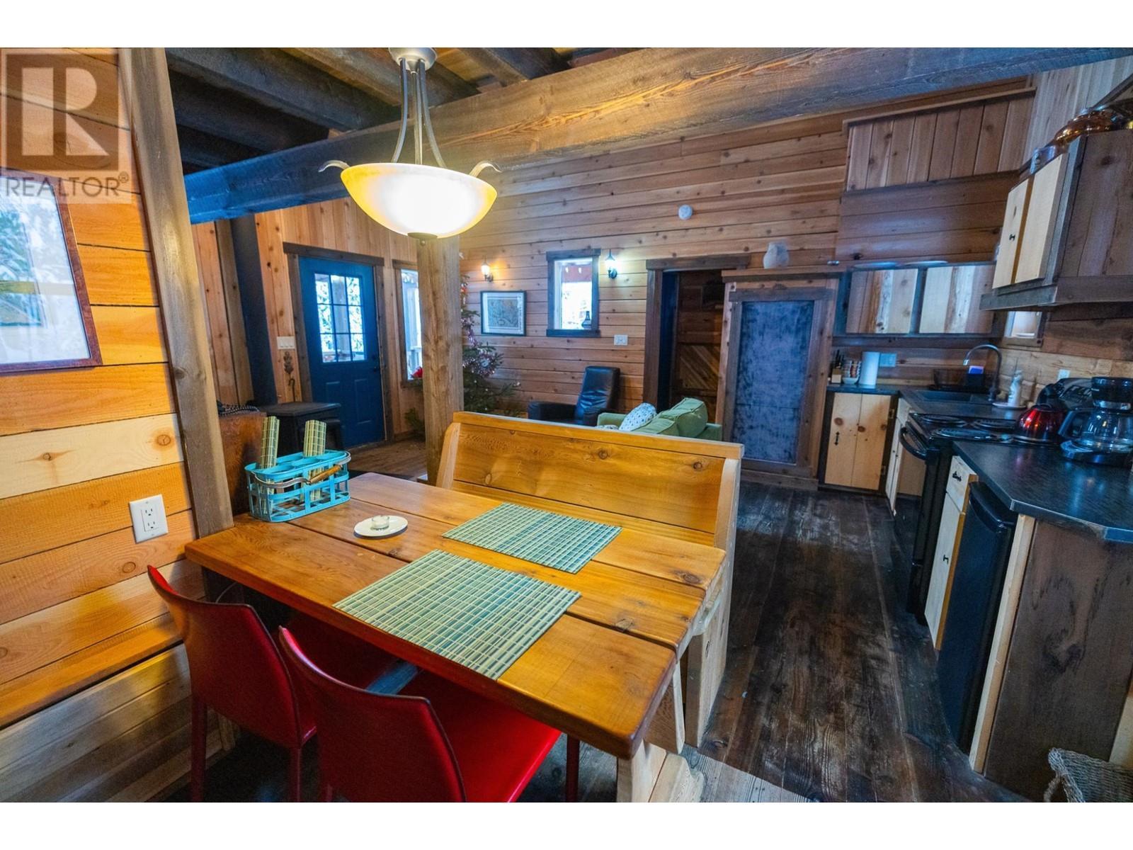 6225 Porto Rico Ymir Road, Ymir, BC - Indoor Photo Showing Dining Room
