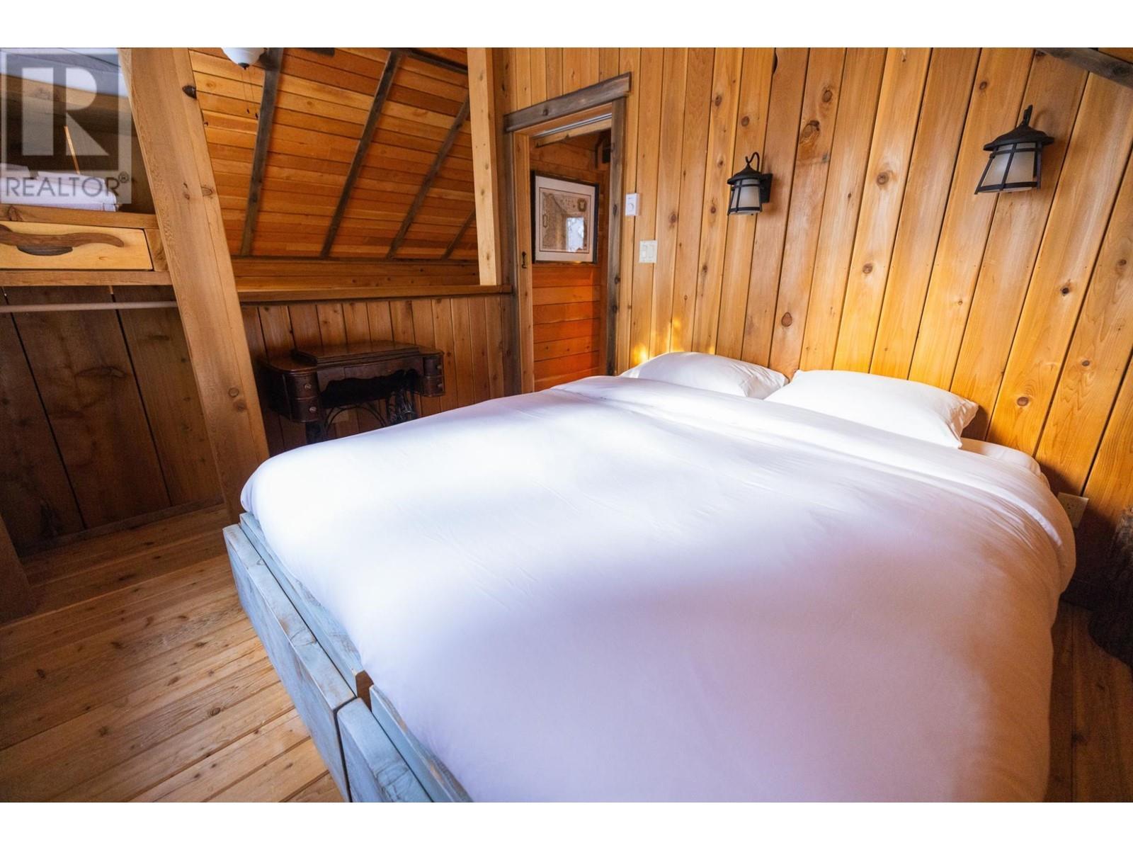 6225 Porto Rico Ymir Road, Ymir, BC - Indoor Photo Showing Other Room