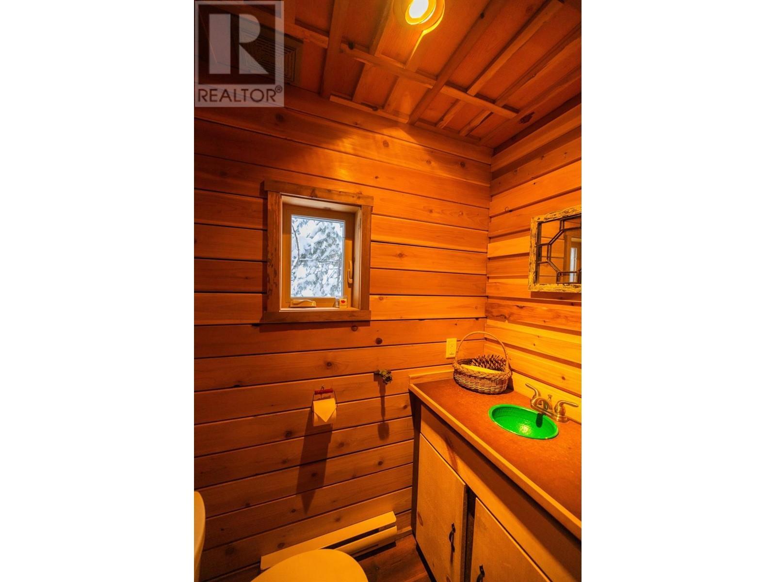 6225 Porto Rico Ymir Road, Ymir, BC - Photo Showing Other Room