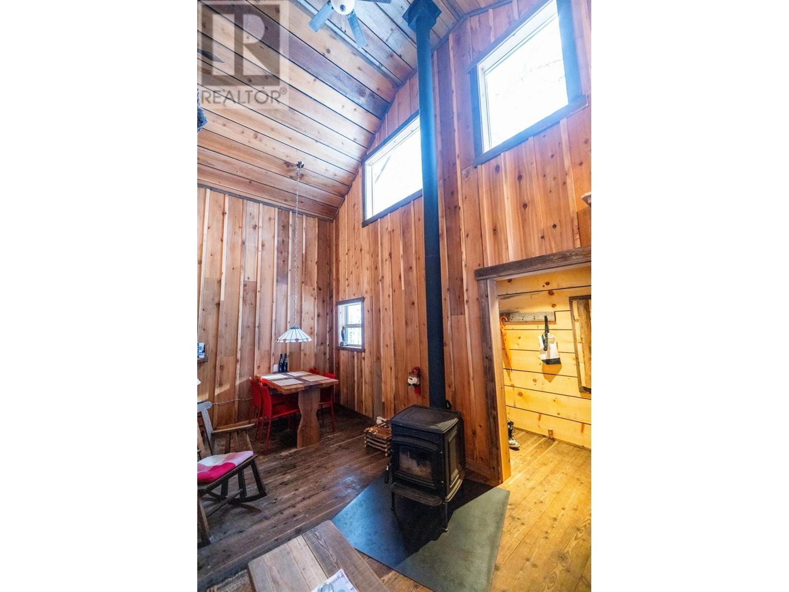 6225 Porto Rico Ymir Road, Ymir, BC - Indoor Photo Showing Other Room