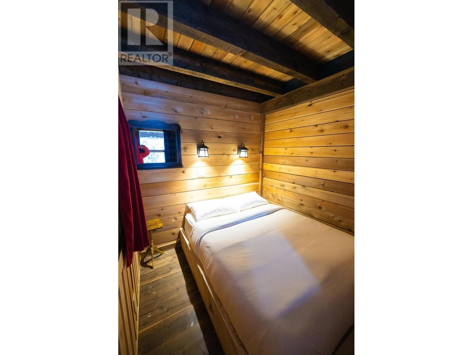 6225 Porto Rico Ymir Road, Ymir, BC - Indoor