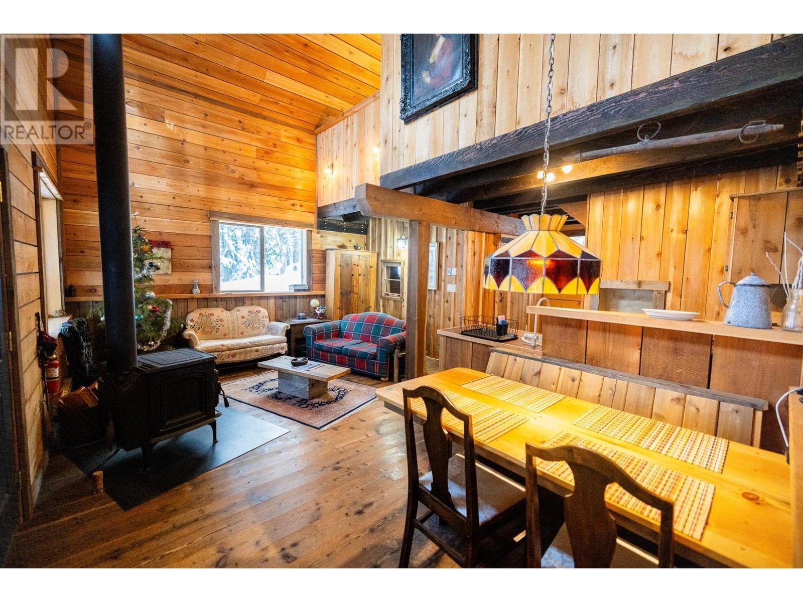 6225 Porto Rico Ymir Road, Ymir, BC - Indoor