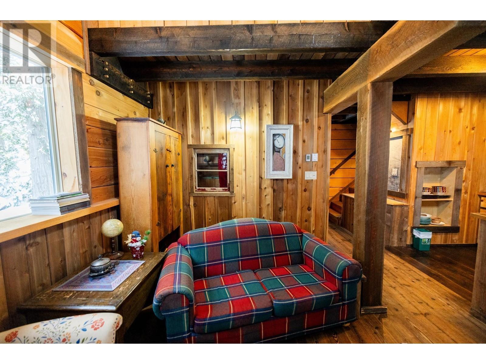 6225 Porto Rico Ymir Road, Ymir, BC - Indoor Photo Showing Other Room