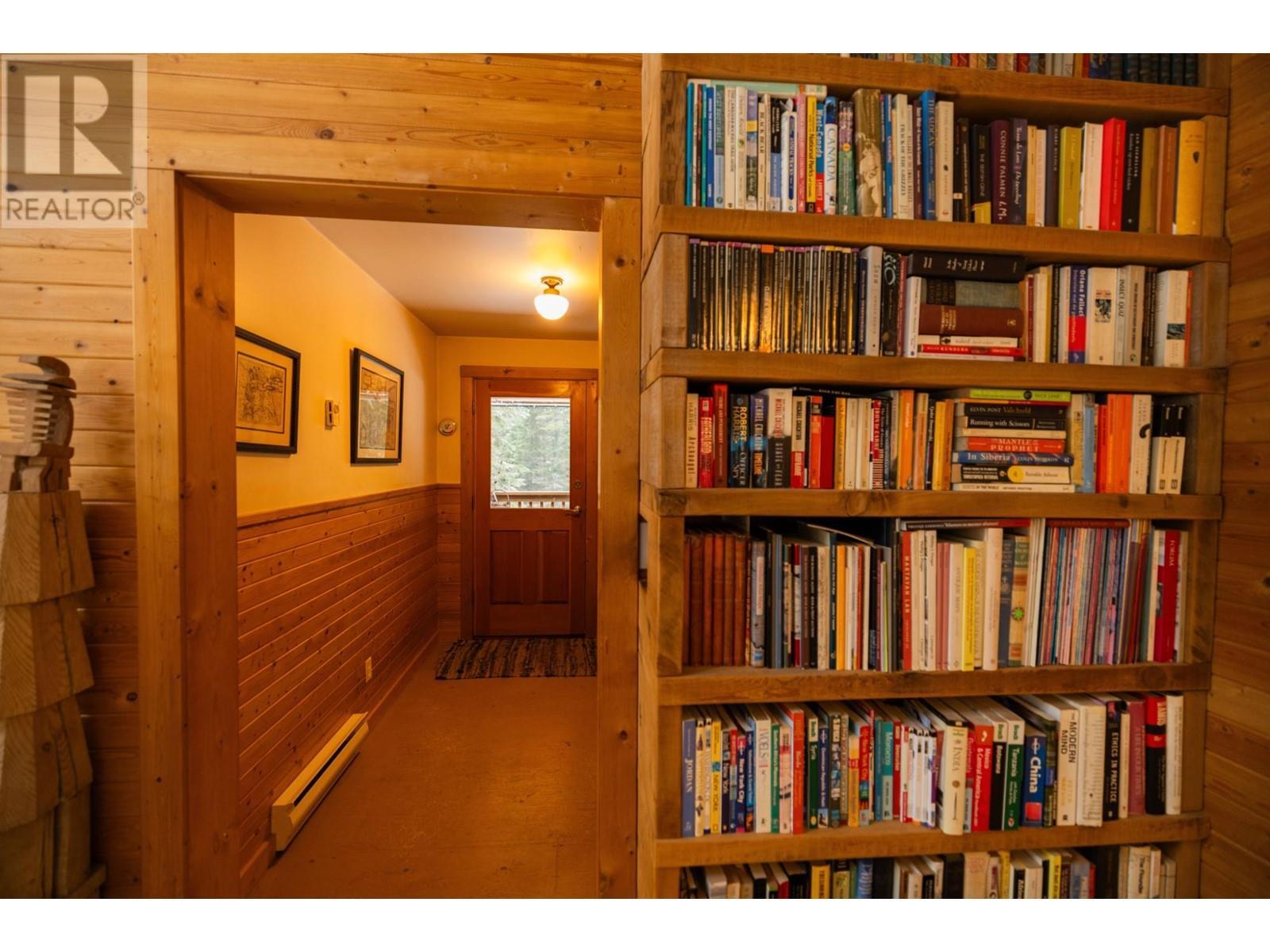 6225 Porto Rico Ymir Road, Ymir, BC - Indoor Photo Showing Office