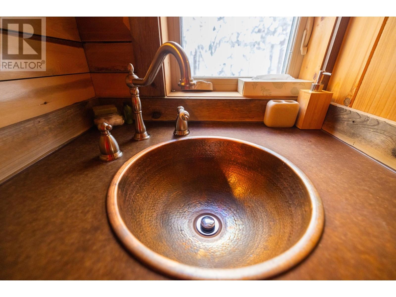 6225 Porto Rico Ymir Road, Ymir, BC - Indoor Photo Showing Other Room