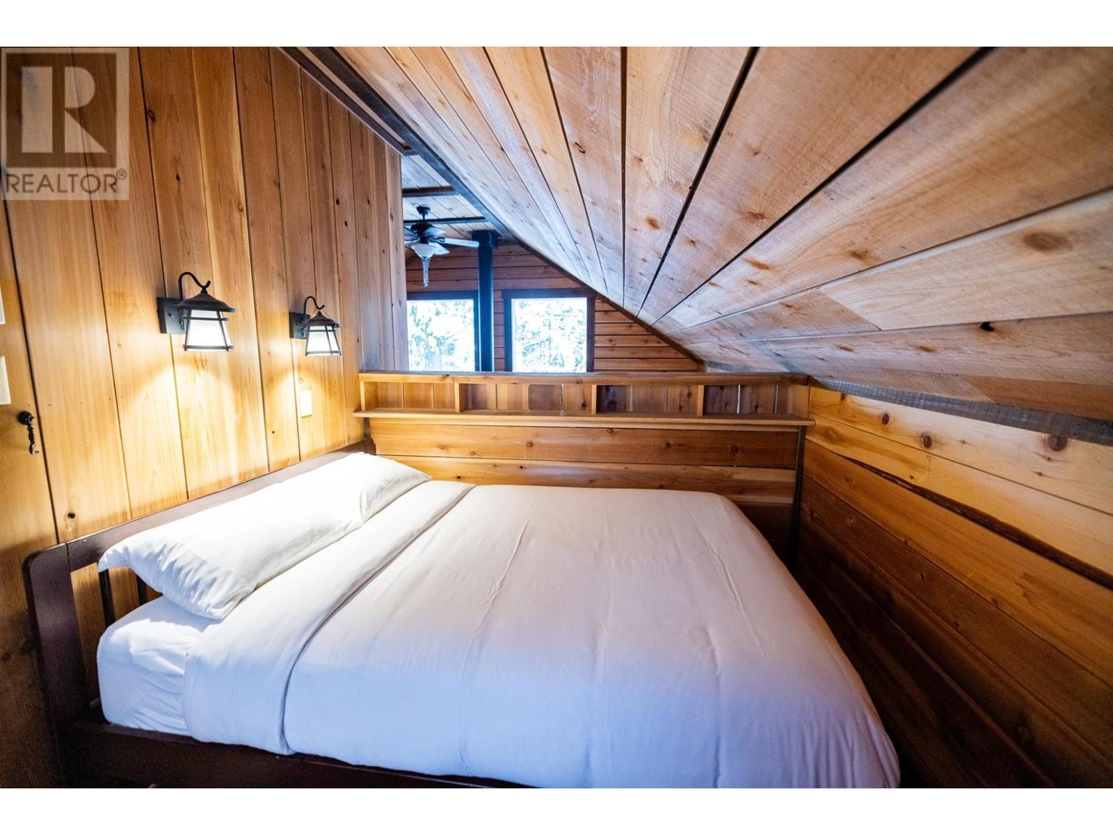 6225 Porto Rico Ymir Road, Ymir, BC - Indoor Photo Showing Bedroom