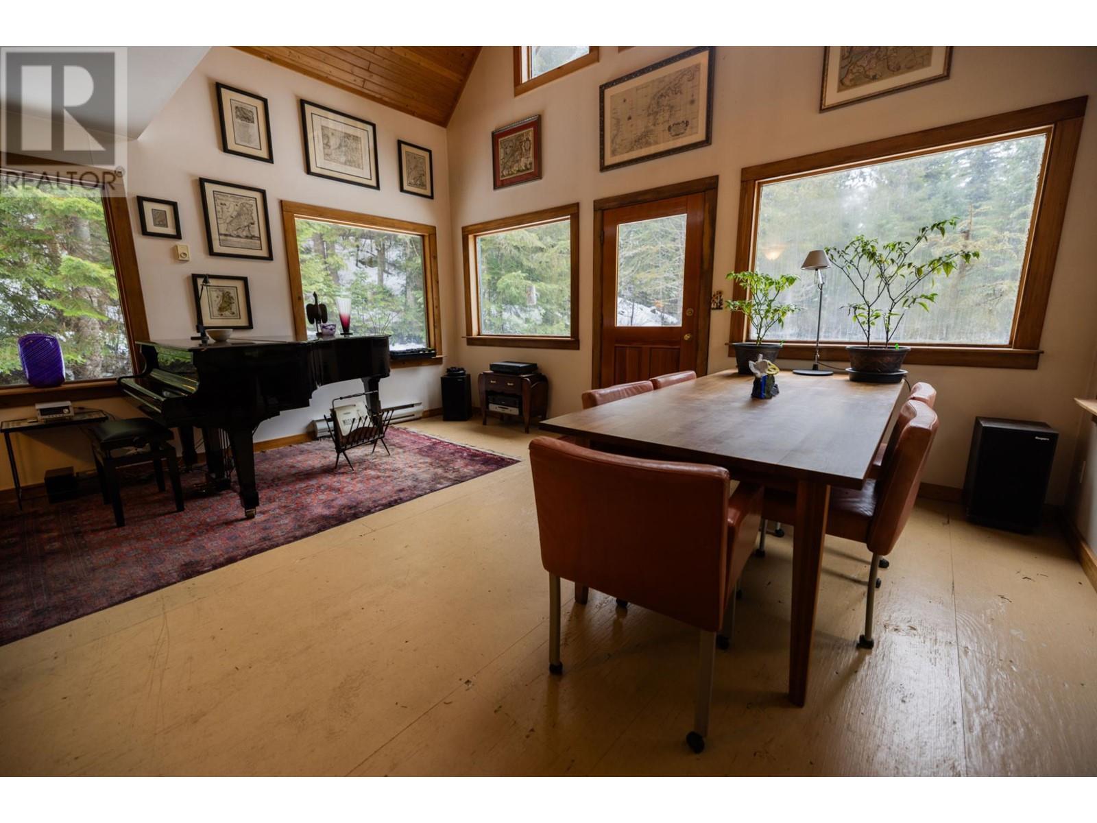 6225 Porto Rico Ymir Road, Ymir, BC - Indoor Photo Showing Dining Room