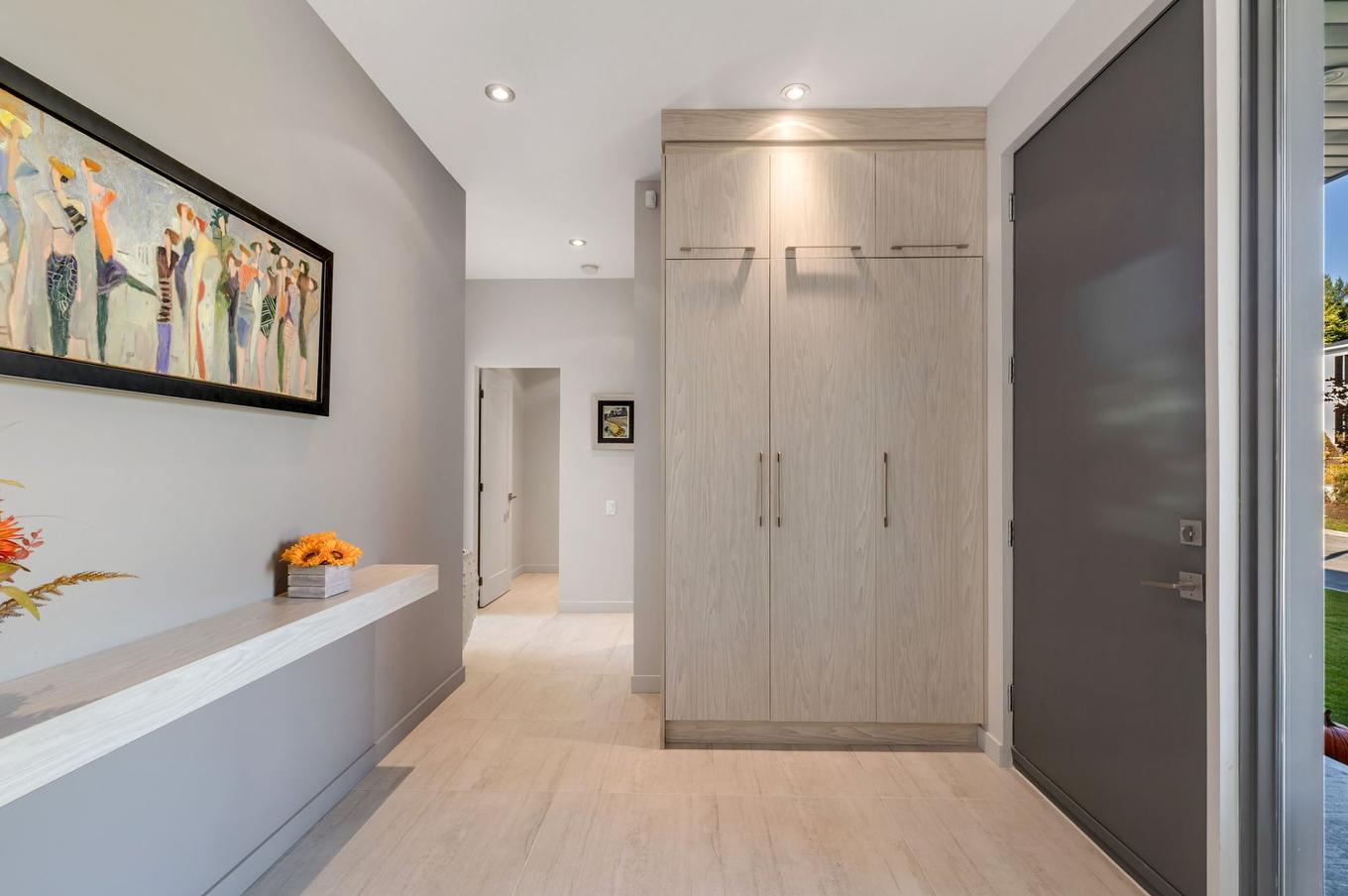 Hall - 6305 Rue Malouin, Québec (Charlesbourg), QC - Indoor