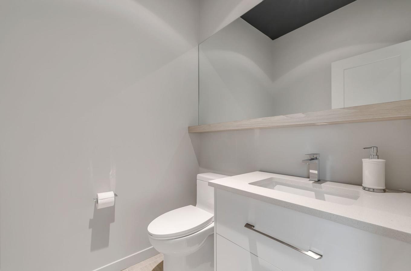 Powder room - 6305 Rue Malouin, Québec (Charlesbourg), QC - Indoor Photo Showing Bathroom