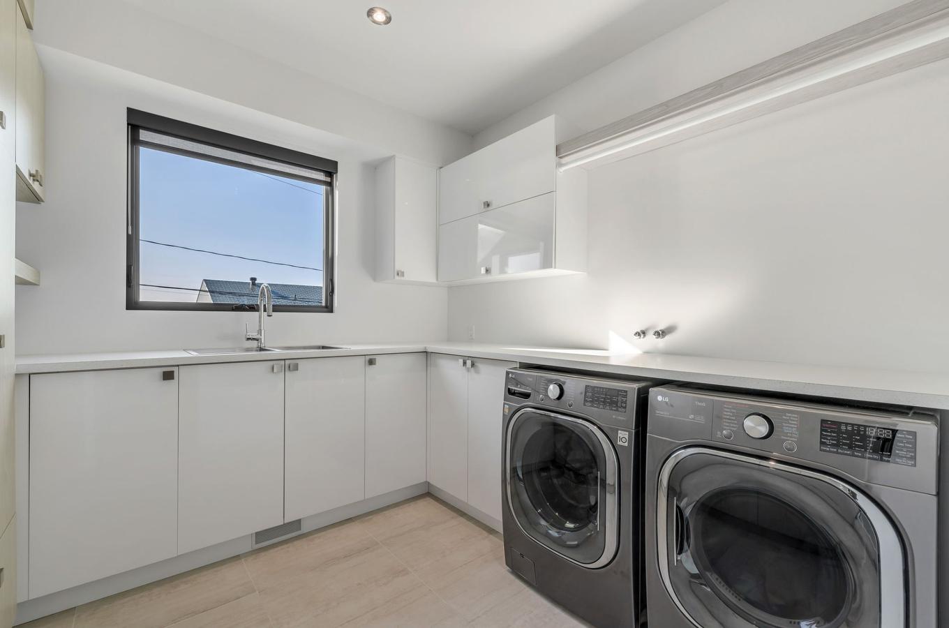 Laundry room - 6305 Rue Malouin, Québec (Charlesbourg), QC - Indoor Photo Showing Laundry Room