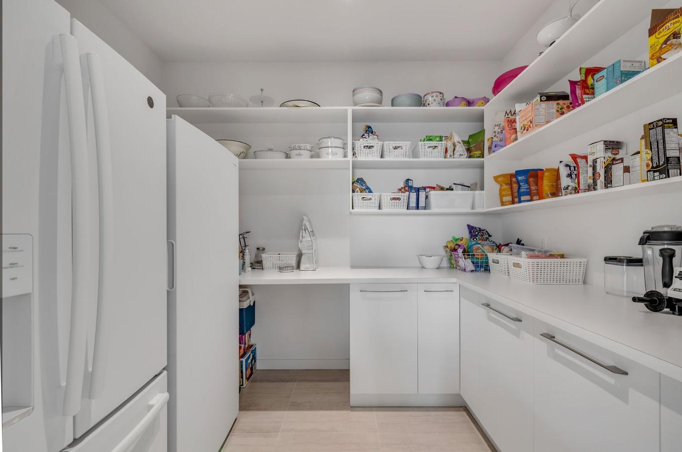 Walk-in closet - 6305 Rue Malouin, Québec (Charlesbourg), QC - Indoor With Storage