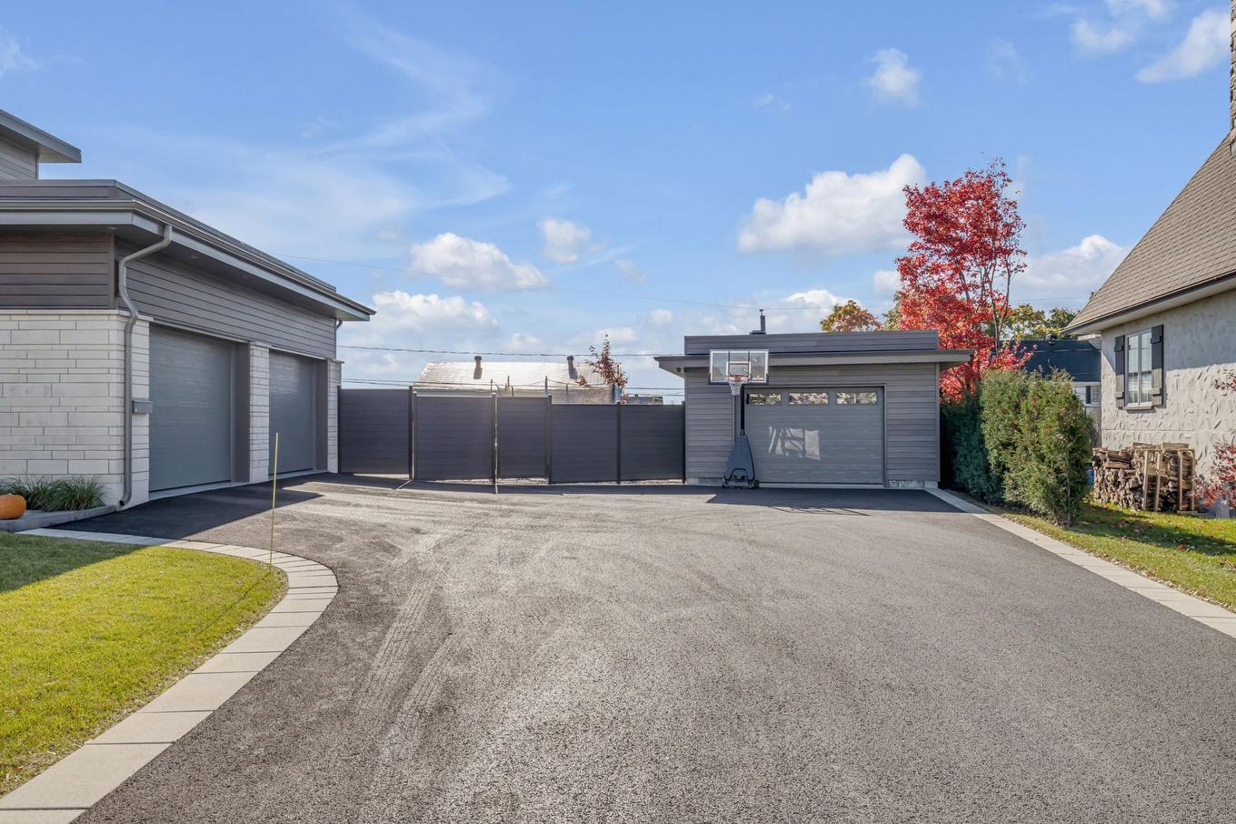 Exterior entrance - 6305 Rue Malouin, Québec (Charlesbourg), QC - Outdoor