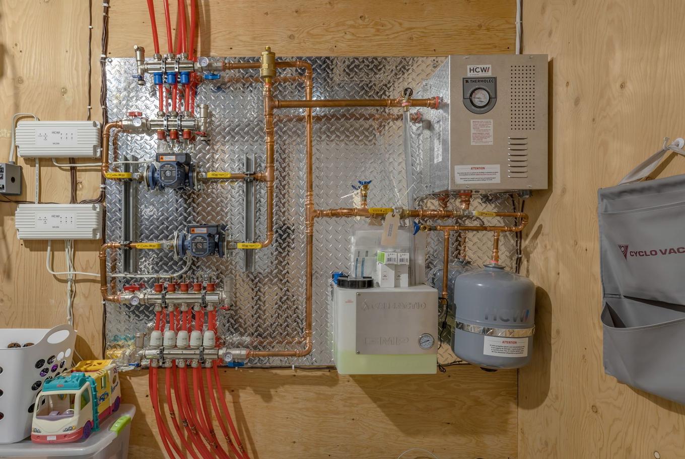 Storage - 6305 Rue Malouin, Québec (Charlesbourg), QC - Indoor Photo Showing Basement