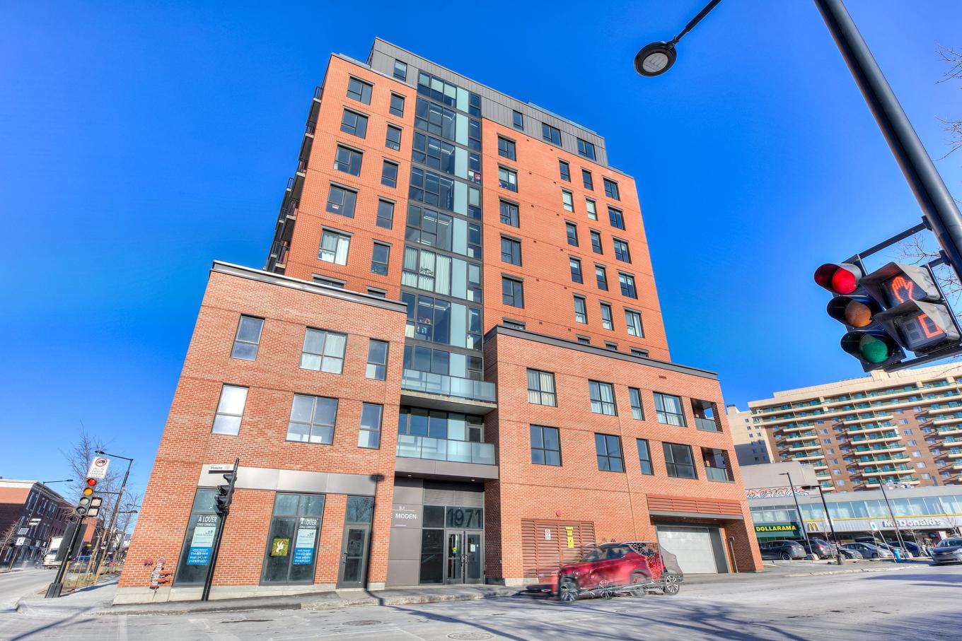 À proximité - 308-1971 Rue Du Havre, Montréal (Ville-Marie), QC - Outdoor With Facade