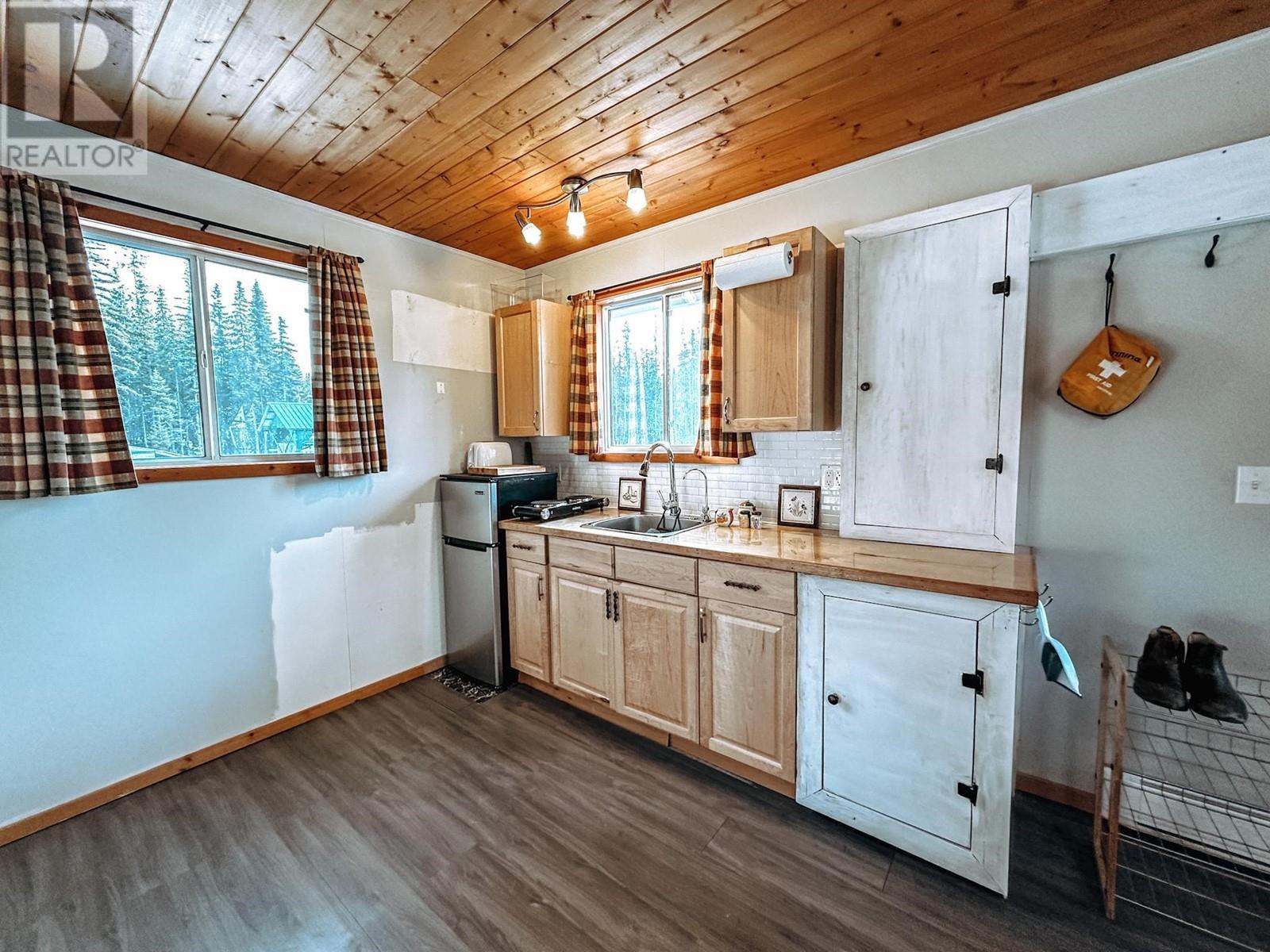 7594 Beazely Road, Deka Lake / Sulphurous / Hathaway Lakes, BC