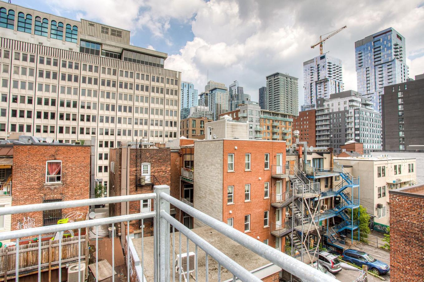 View - 203-1241 Rue Guy, Montréal (Ville-Marie), QC - Outdoor With Facade