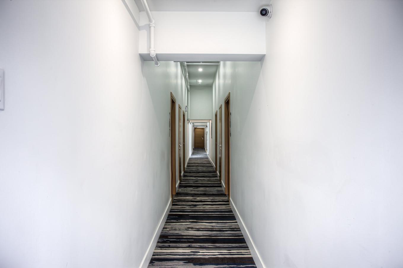 Hall - 203-1241 Rue Guy, Montréal (Ville-Marie), QC - Indoor Photo Showing Other Room