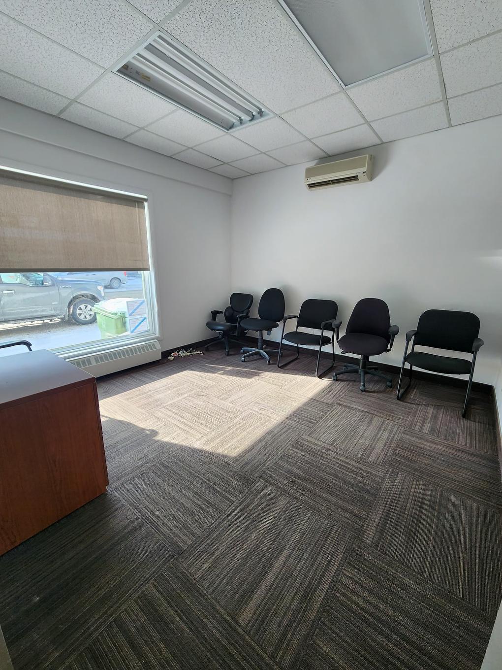 Office - 3-288 Rue St-Joseph, La Tuque, QC - Indoor