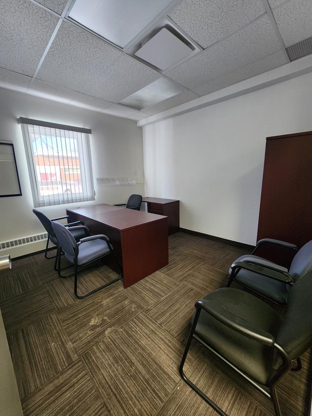 Office - 3-288 Rue St-Joseph, La Tuque, QC - Indoor Photo Showing Office