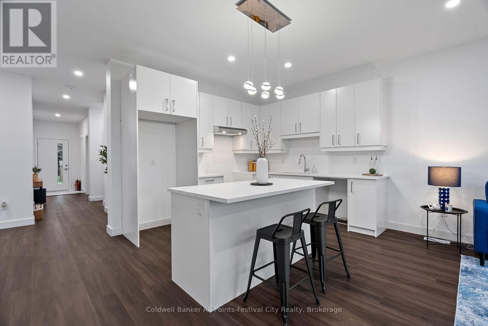 174 Park Street, Goderich (Goderich (Town)), ON - Indoor Photo Showing Kitchen With Upgraded Kitchen