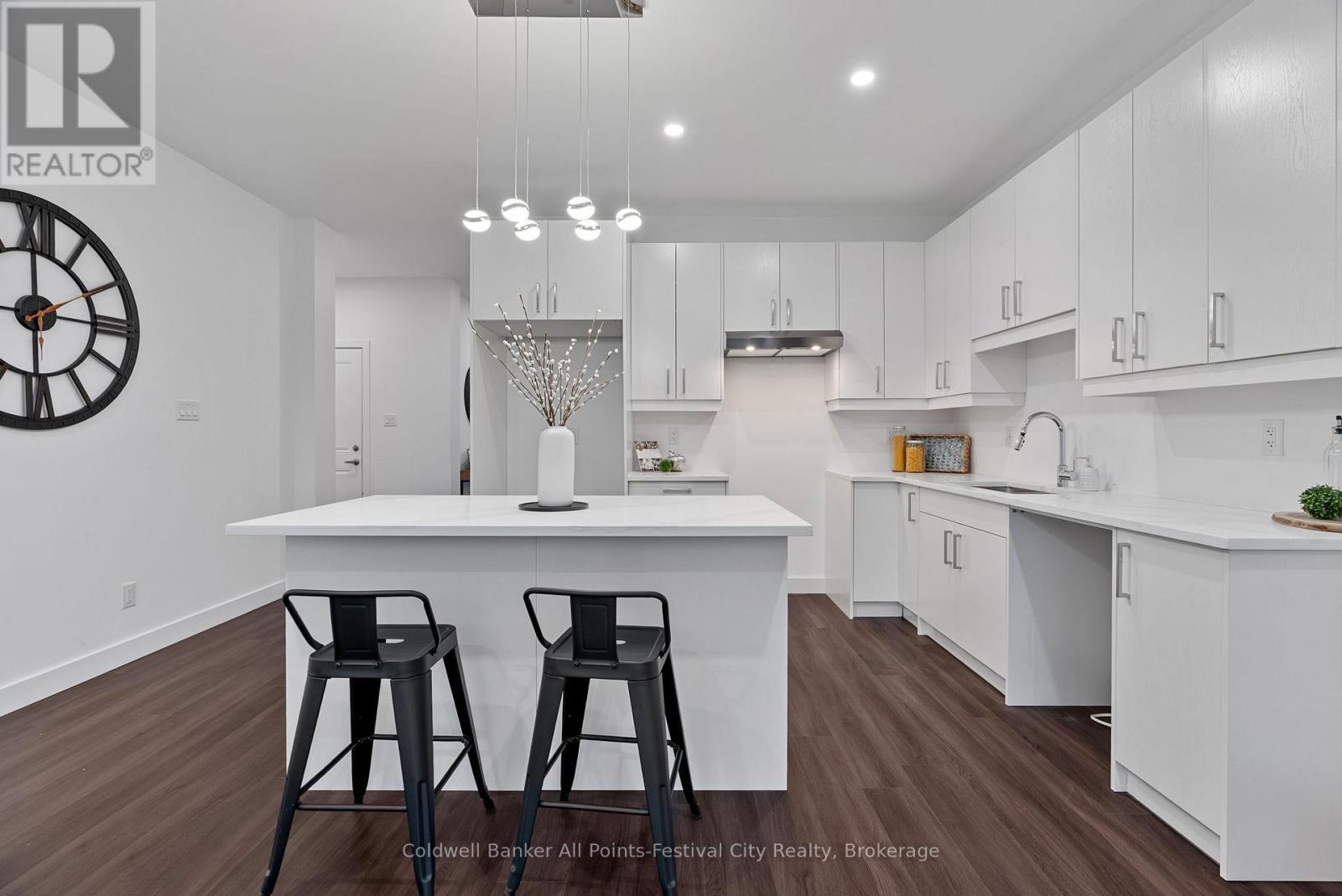 174 Park Street, Goderich (Goderich (Town)), ON - Indoor Photo Showing Kitchen With Upgraded Kitchen