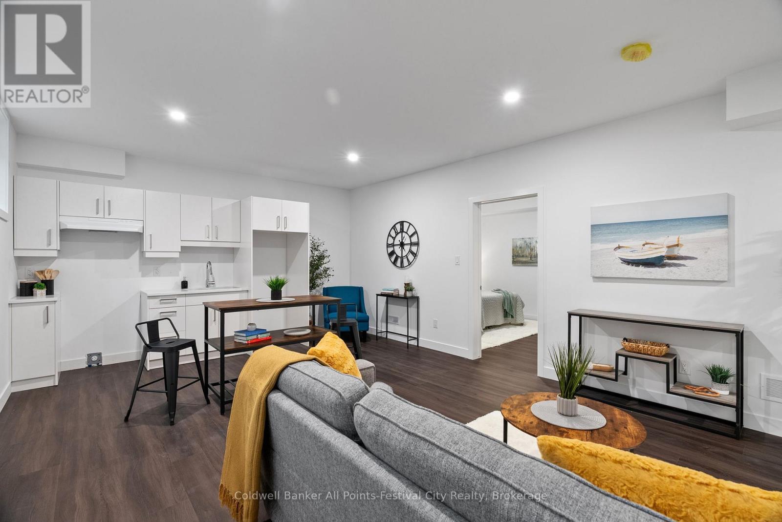 172 Park Street, Goderich (Goderich (Town)), ON - Indoor Photo Showing Living Room With Fireplace