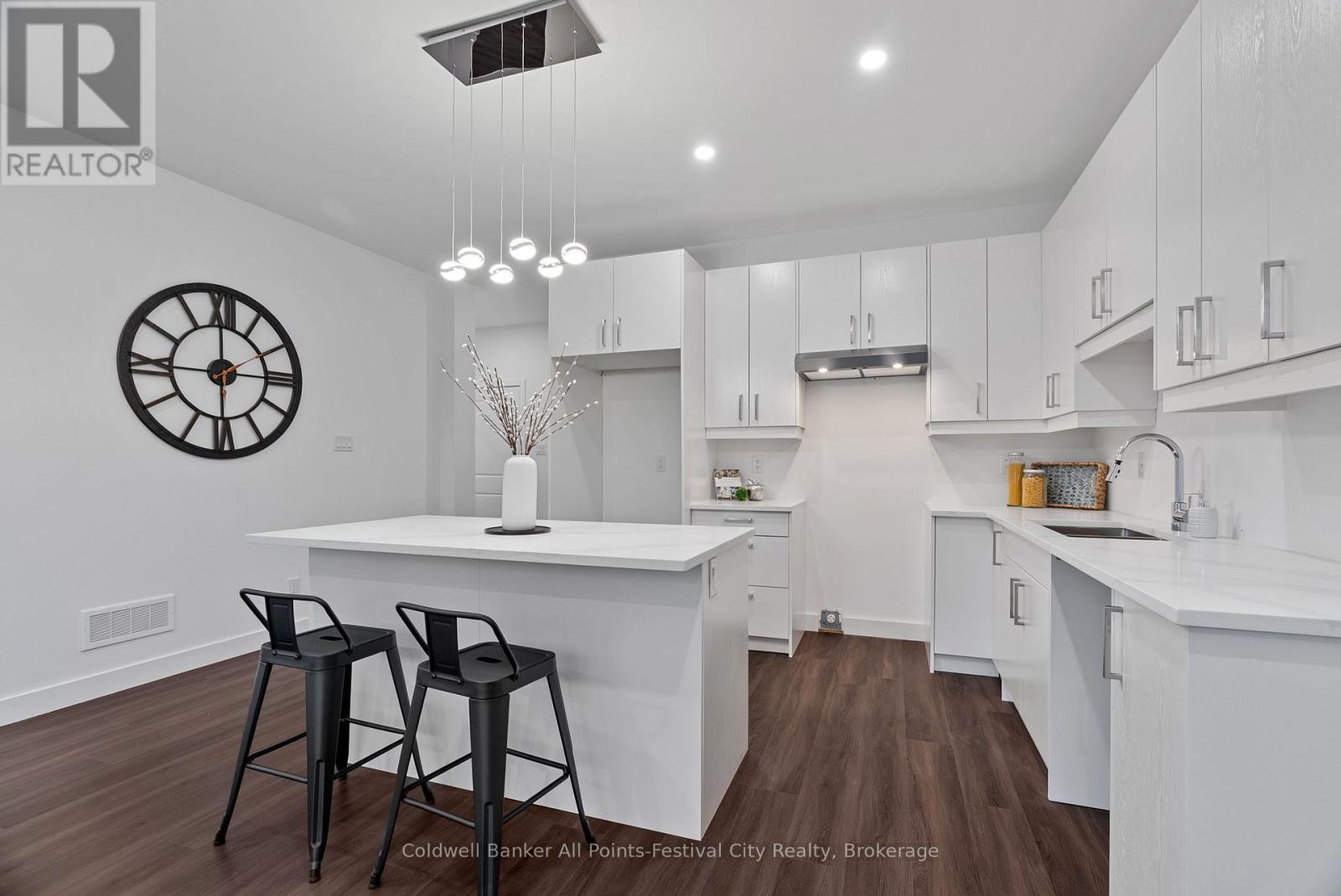 170 Park Street, Goderich (Goderich (Town)), ON - Indoor Photo Showing Kitchen With Upgraded Kitchen