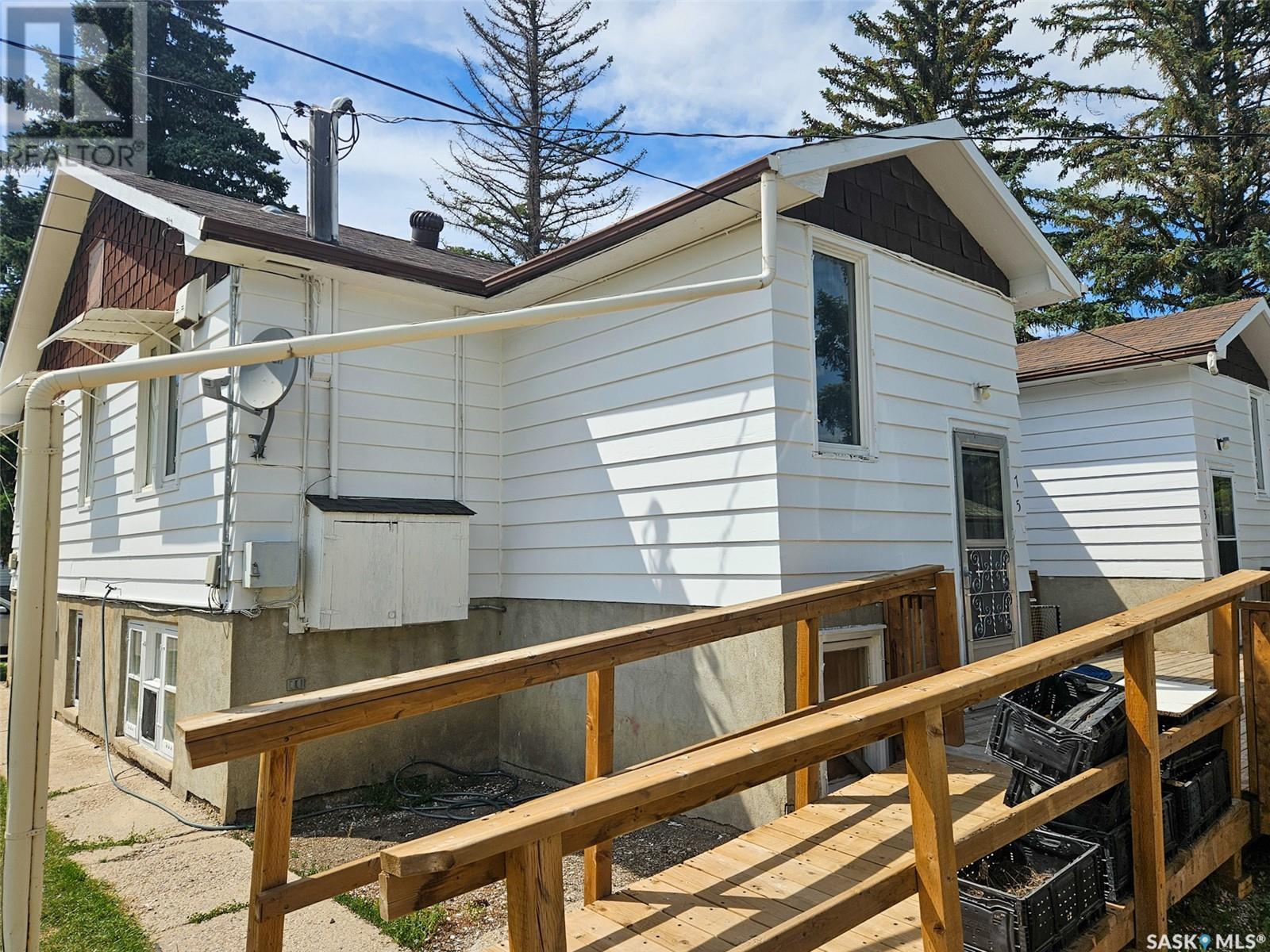 3 4Th Avenue Se, Swift Current, SK - Outdoor With Exterior