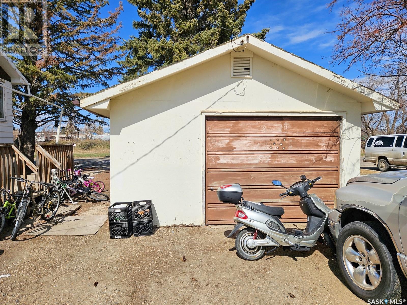 3 4Th Avenue Se, Swift Current, SK - Outdoor