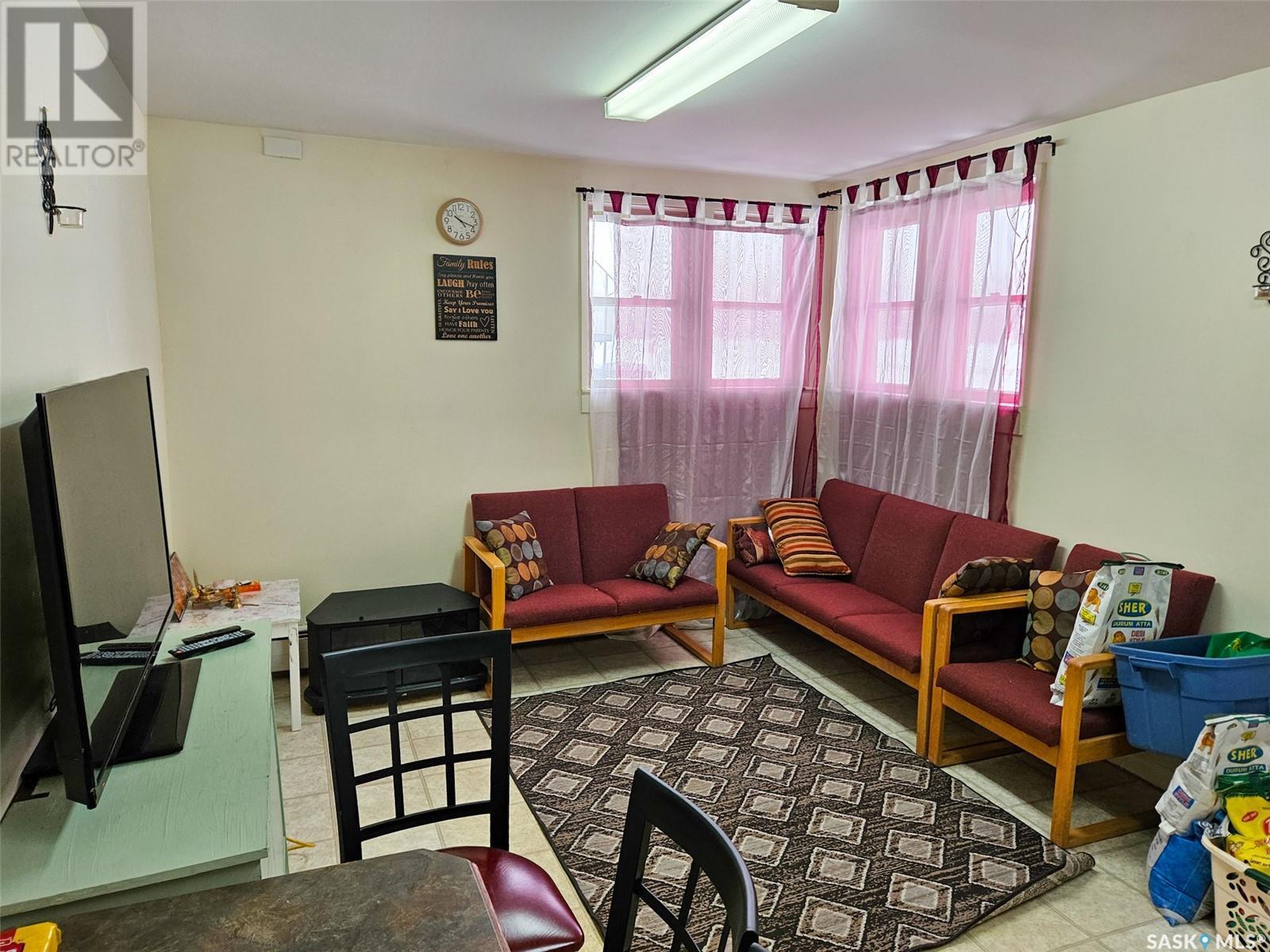 3 4Th Avenue Se, Swift Current, SK - Indoor