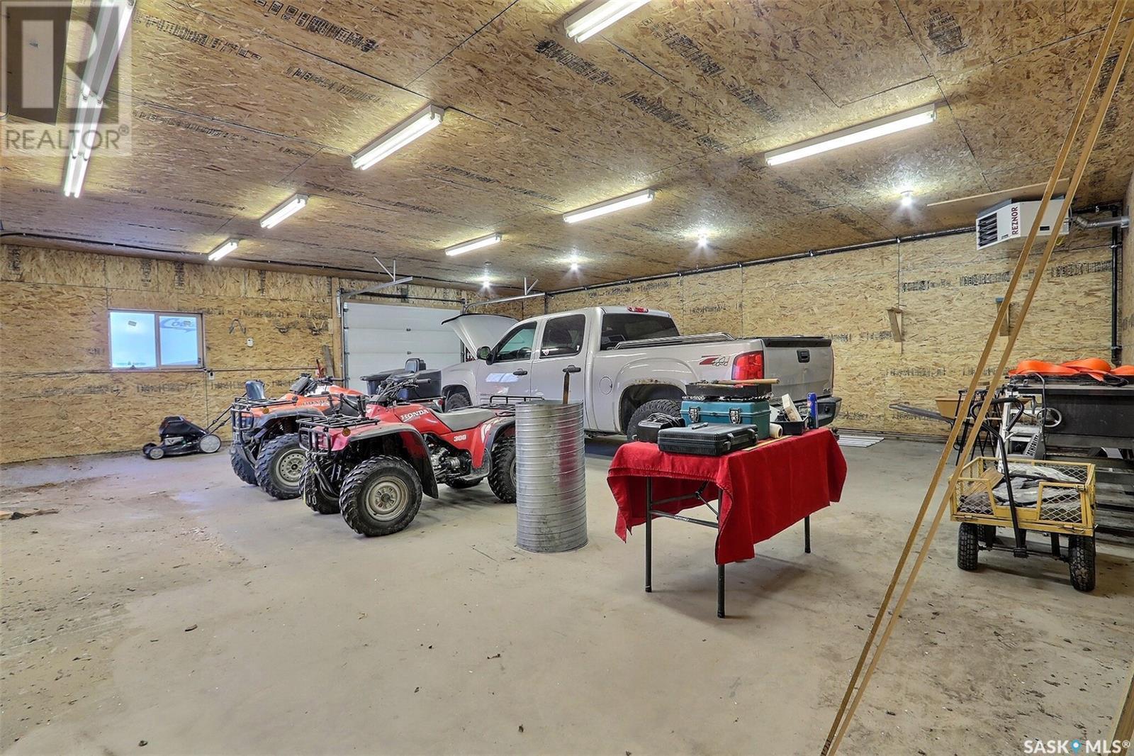 960 Boundary Road, Lakeland Rm No. 521, SK - Indoor Photo Showing Garage
