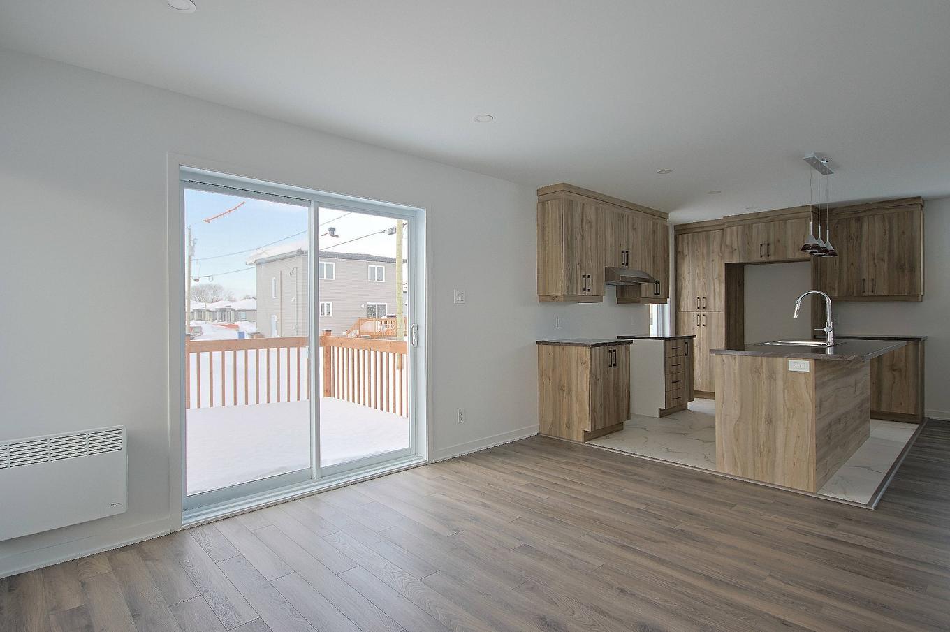 Living room - Rue Pierre-Dionne, Salaberry-De-Valleyfield, QC - Indoor Photo Showing Kitchen